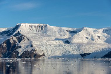 Antarktika yatay, buzul ve dağlar