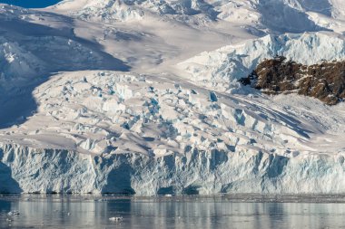 Antarktika yatay, buzul ve dağlar