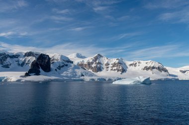 Antarktika yatay, buzul ve dağlar