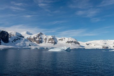 Antarktika yatay, buzul ve dağlar