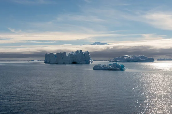 Antarktische Landschaft Mit Eisberg Auf See — Stockfoto