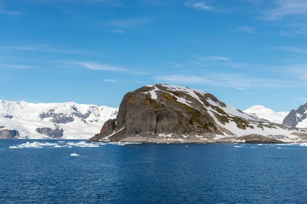 冰川和山脉的南极景观 — 图库照片