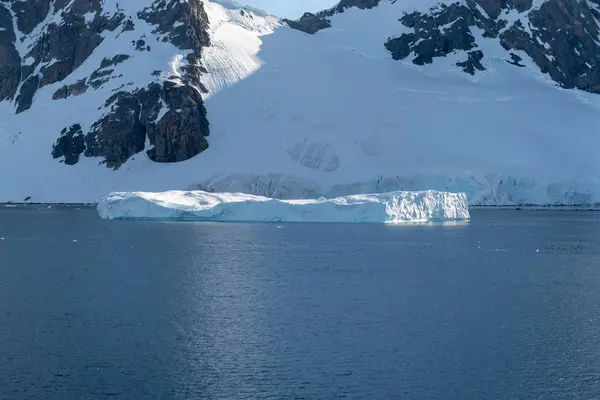 Paisagem Antártica Com Iceberg Mar — Fotografia de Stock