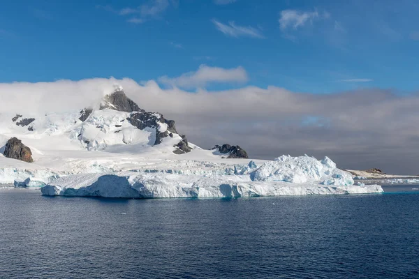 Paisagem Antártica Com Geleira Montanhas — Fotografia de Stock