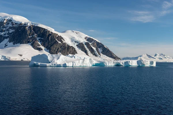 Paisagem Antártica Com Iceberg Mar — Fotografia de Stock