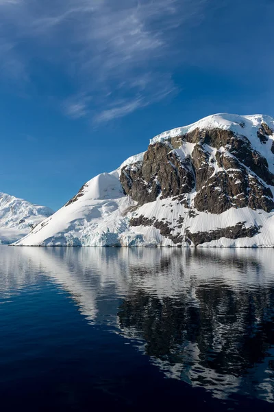 Antarctic Seascape Iceberg Reflection — Stock Photo, Image