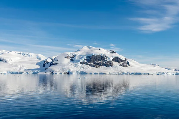 Антарктичний Ландшафт Айсбергом Морі — стокове фото