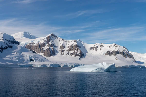 Paisaje Antártico Con Glaciares Montañas —  Fotos de Stock