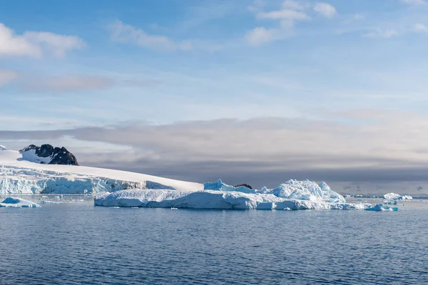 Paisagem Antártica Com Iceberg Mar — Fotografia de Stock