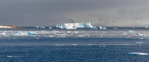 Antarctic Landscape Iceberg Sea — Stock Photo, Image