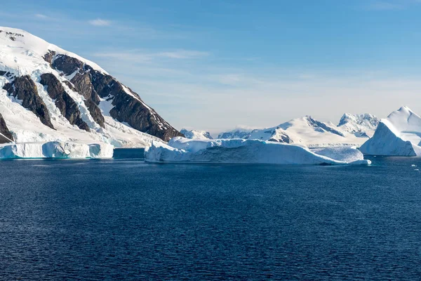 Antarctisch Landschap Met Ijsberg Zee — Stockfoto