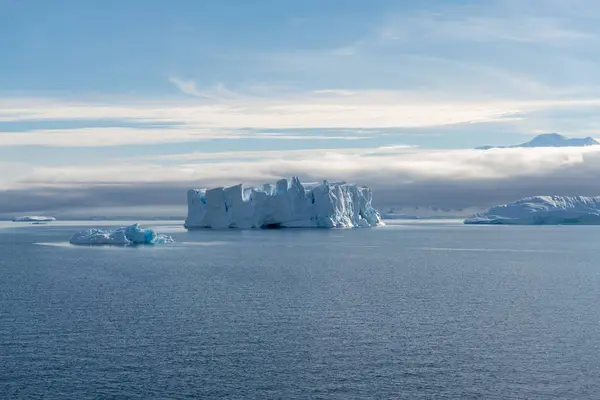 Antarctisch Landschap Met Ijsberg Zee — Stockfoto