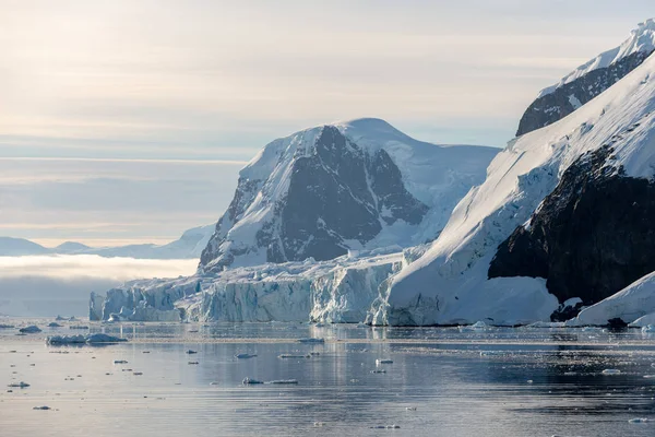 Paisagem Antártica Com Geleira Montanhas — Fotografia de Stock