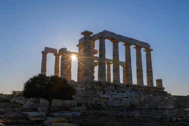 Yunanistan 'ın Attica kentindeki Cape Sounion' daki Poseidon antik tapınağının kalıntıları