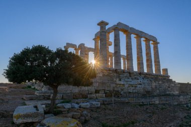 Yunanistan 'ın Attica kentindeki Cape Sounion' daki Poseidon antik tapınağının kalıntıları