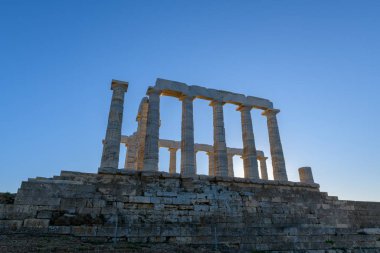 Yunanistan 'ın Attica kentindeki Cape Sounion' daki Poseidon antik tapınağının kalıntıları