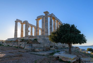 Yunanistan 'ın Attica kentindeki Cape Sounion' daki Poseidon antik tapınağının kalıntıları