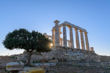 Yunanistan 'ın Attica kentindeki Cape Sounion' daki Poseidon antik tapınağının kalıntıları