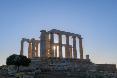 Yunanistan 'ın Attica kentindeki Cape Sounion' daki Poseidon antik tapınağının kalıntıları