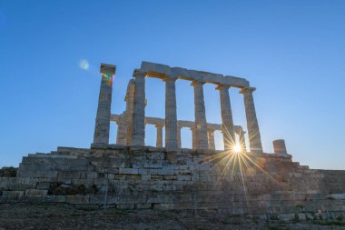 Yunanistan 'ın Attica kentindeki Cape Sounion' daki Poseidon antik tapınağının kalıntıları