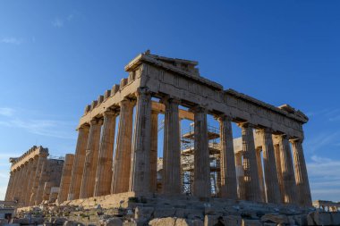 Atina, Yunanistan 'daki Parthenon Tapınağı. Altın saat ışığı.