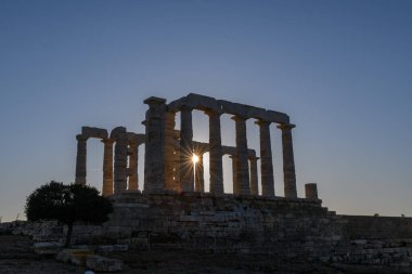 Yunanistan 'ın Attica kentindeki Cape Sounion' daki Poseidon antik tapınağının kalıntıları