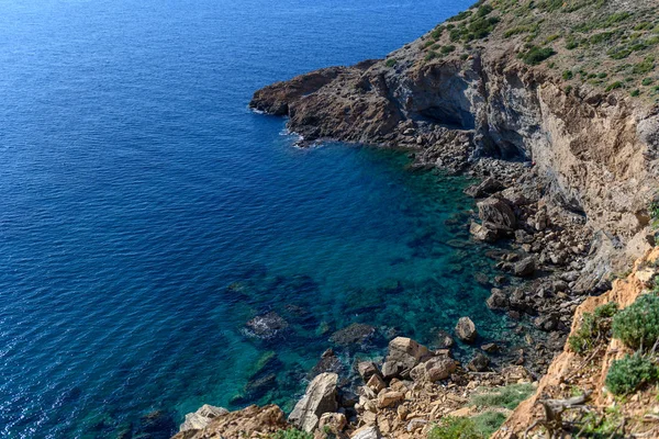Mooie Rotsachtige Kustlijn Blauwe Zee — Stockfoto