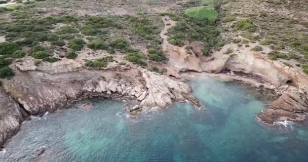 Bela Costa Rochosa Mar Azul — Vídeo de Stock