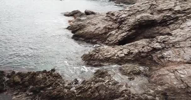 Hermosa Costa Rocosa Mar Azul — Vídeos de Stock