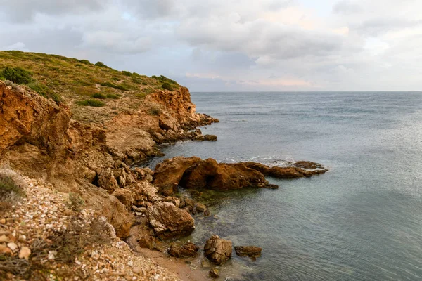 Красива Скеляста Берегова Лінія Блакитне Море Заході Сонця — стокове фото