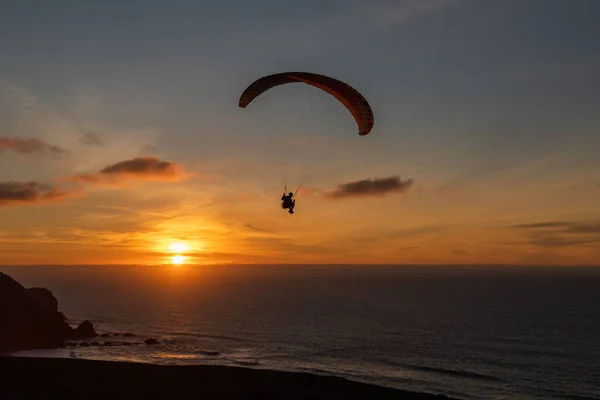 Parapente Survolant Côte Coucher Soleil Concept Parapente Sportif — Photo