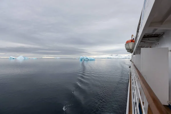 Paisaje Antártico Con Iceberg Vista Desde Barco Expedición — Foto de Stock