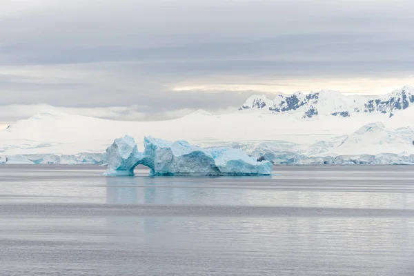 Paysage Antarctique Avec Iceberg Vue Navire Expédition — Photo