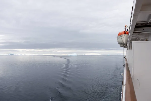 Paisaje Antártico Con Iceberg Vista Desde Barco Expedición — Foto de Stock