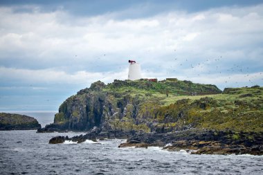 İngiltere, İskoçya 'da küçük bir adada deniz feneri.