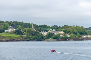 İskoçya 'da, İngiltere' de yeşil adalarda bir kasaba