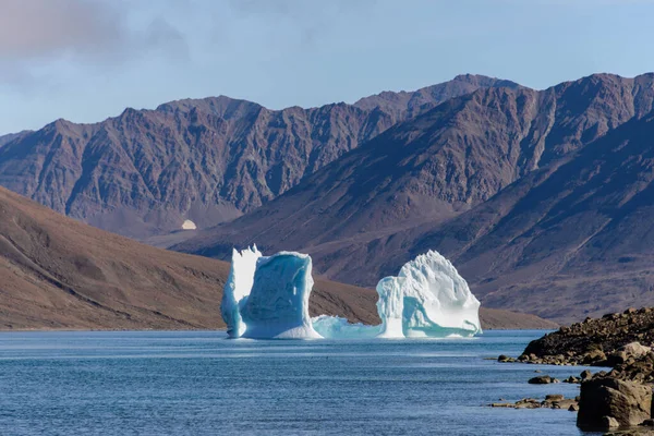 Bela Paisagem Com Iceberg Groenlândia Hora Verão Tempo Ensolarado — Fotografia de Stock