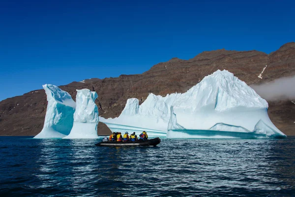 Paisaje Con Iceberg Groenlandia Hora Verano Clima Soleado Barco Inflable — Foto de Stock