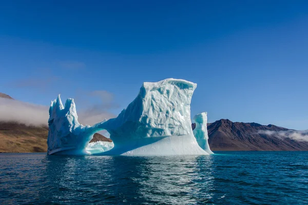 Bela Paisagem Com Iceberg Groenlândia Hora Verão Tempo Ensolarado — Fotografia de Stock