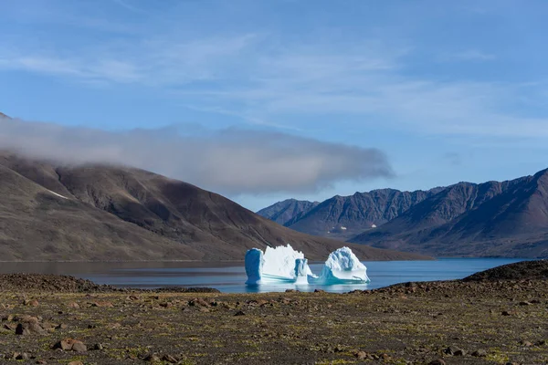 Hermoso Paisaje Con Iceberg Groenlandia Hora Verano Clima Soleado —  Fotos de Stock