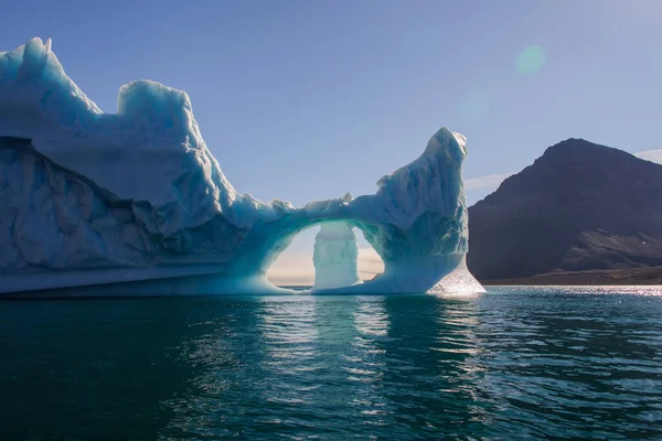 夏の時点でグリーンランドの氷山と美しい風景 — ストック写真