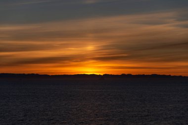 Grönland 'da güzel bir günah yükselişi. Denizde buzdağı.