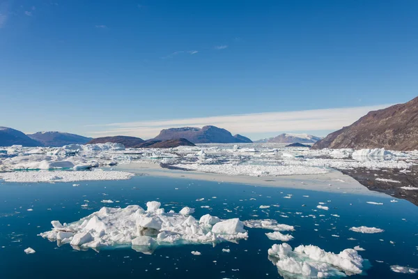 Ijsberg Groenland Fjord Met Reflectie Rustig Water Zonnig Weer Gouden — Stockfoto