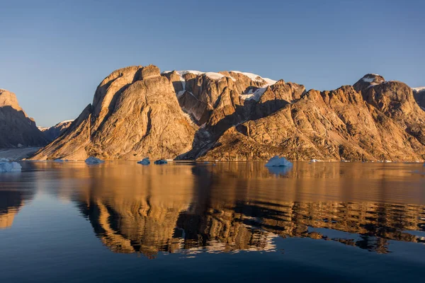 Bellissimo Paesaggio Con Iceberg Groenlandia Durante Estate Tempo Soleggiato — Foto Stock