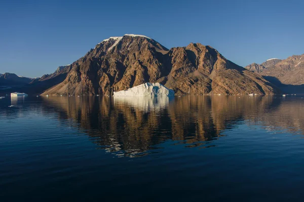 Prachtig Landschap Met Ijsberg Groenland Zomer Zonnig Weer — Stockfoto
