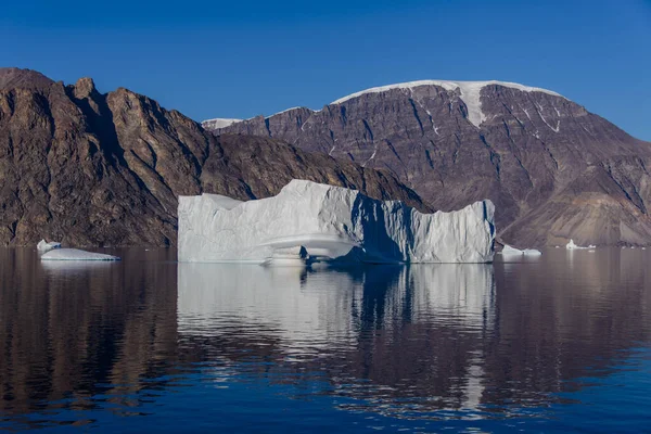 Bellissimo Paesaggio Con Iceberg Groenlandia Durante Estate Tempo Soleggiato — Foto Stock