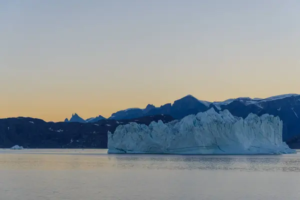 Gyönyörű Táj Jéghegyekkel Grönlandon Nyáron Napsütéses Időjárás — Stock Fotó