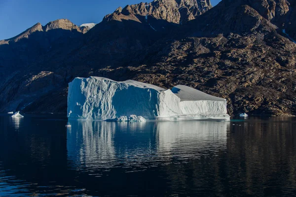 Pemandangan Indah Dengan Gunung Greenland Pada Waktu Musim Panas Cuaca — Stok Foto