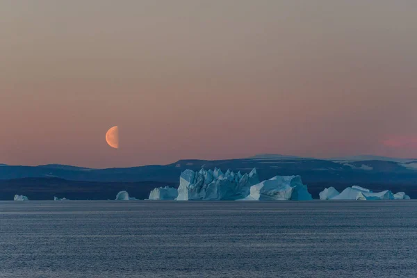 Hermoso Amanecer Groenlandia Iceberg Mar — Foto de Stock