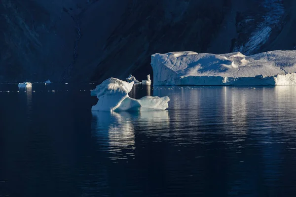 Hermoso Paisaje Con Iceberg Groenlandia Hora Verano Clima Soleado —  Fotos de Stock